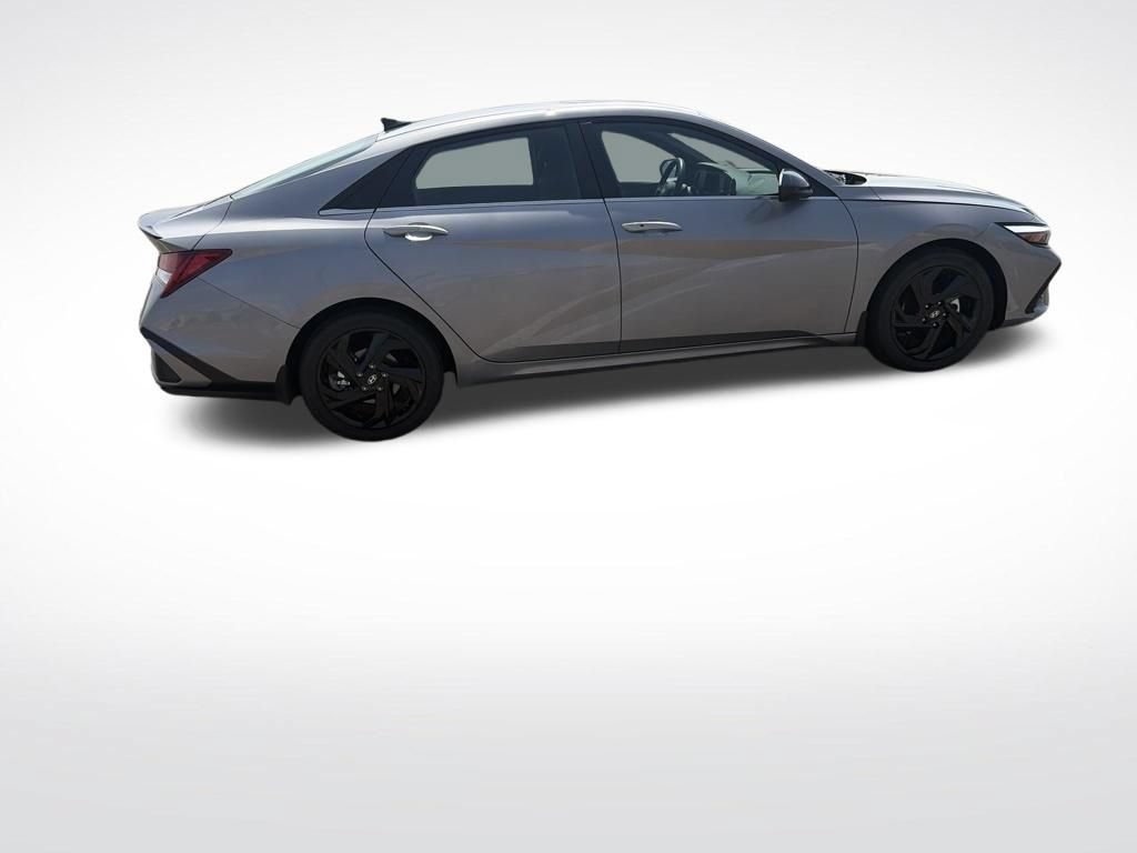 Used 2026 Hyundai Elantra SEL Sport Premium FWD image 6