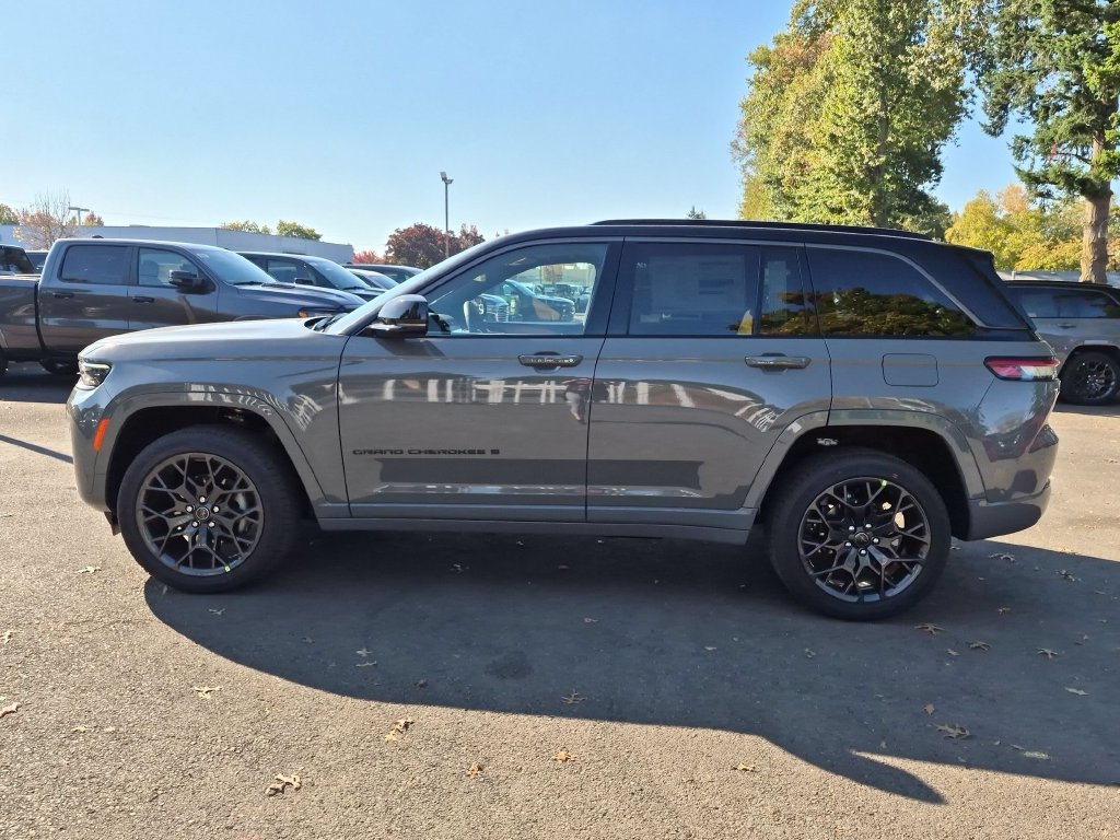 New 2027 Jeep Grand Cherokee Summit AWD/4WD image 4