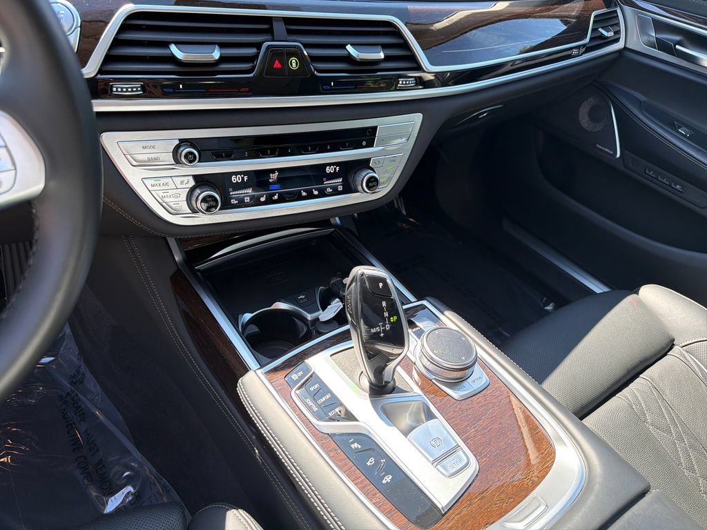 Used 2022 BMW 750i xDrive AWD/4WD image 30