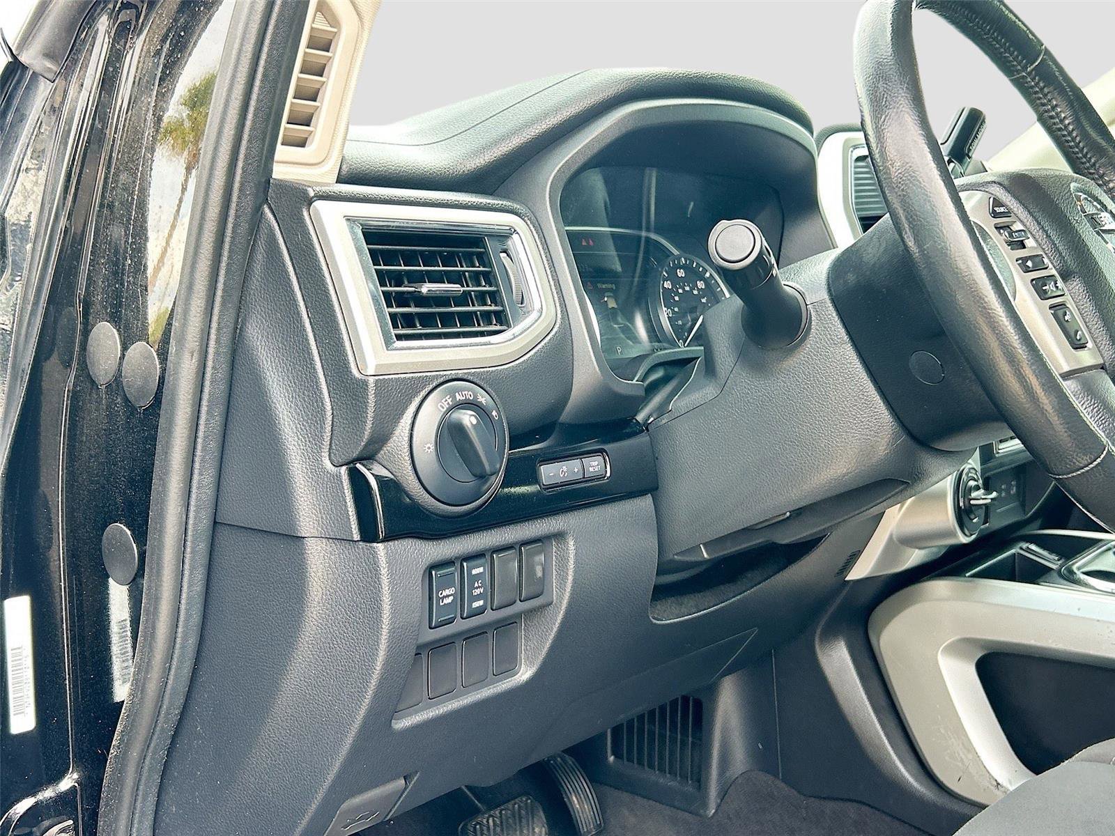 Used 2021 Nissan Titan SV w/ SV Convenience Package AWD/4WD image 10