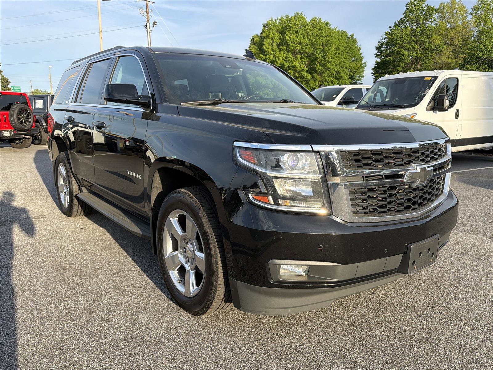 Used 2017 Chevrolet Tahoe LT w/ Luxury Package AWD/4WD image 3