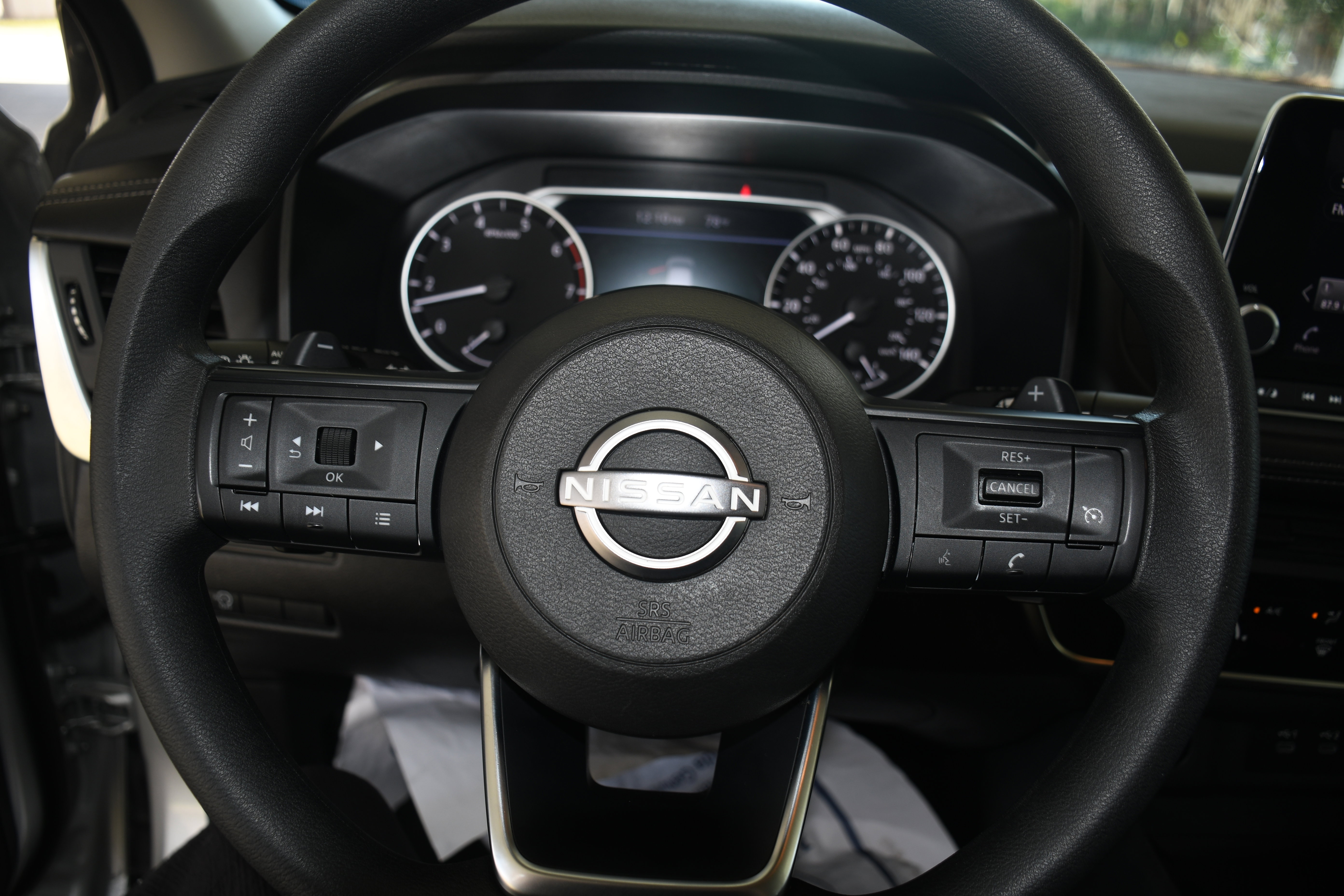 Used 2024 Nissan Rogue S image 12