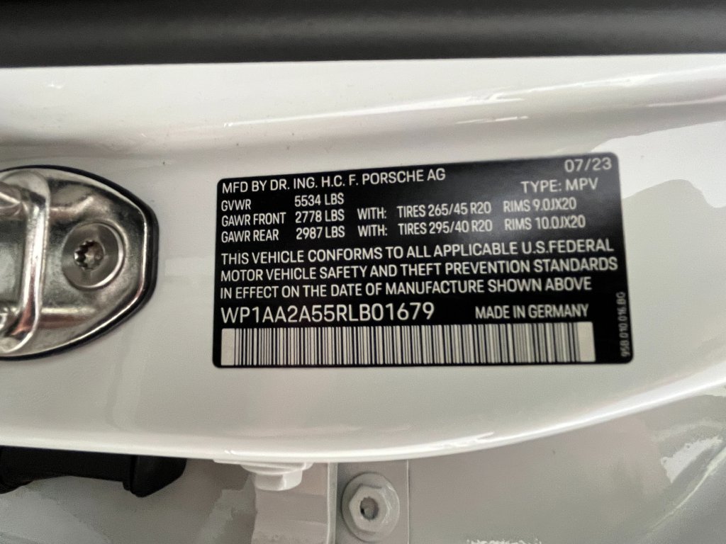 Used 2024 Porsche Macan AWD/4WD image 26