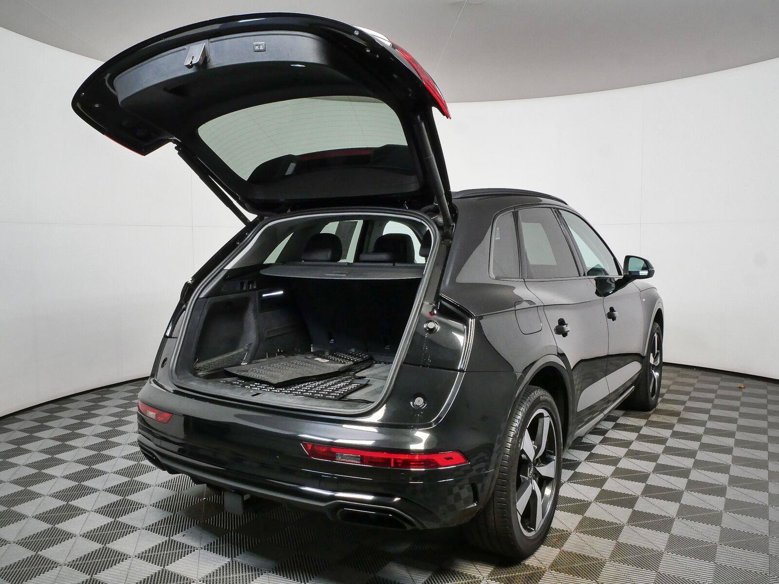 Used 2023 Audi Q5 2.0T Premium Plus w/ Premium Plus Package AWD/4WD image 27