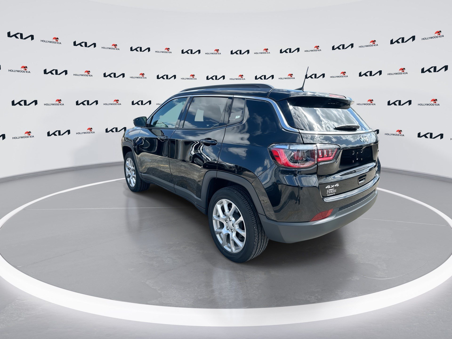 Used 2023 Jeep Compass Latitude AWD/4WD image 6