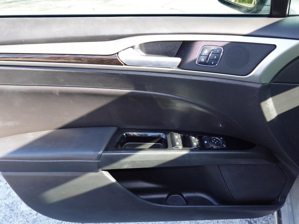 Used 2016 Ford Fusion Energi SE w/ Driver Assist Package image 18