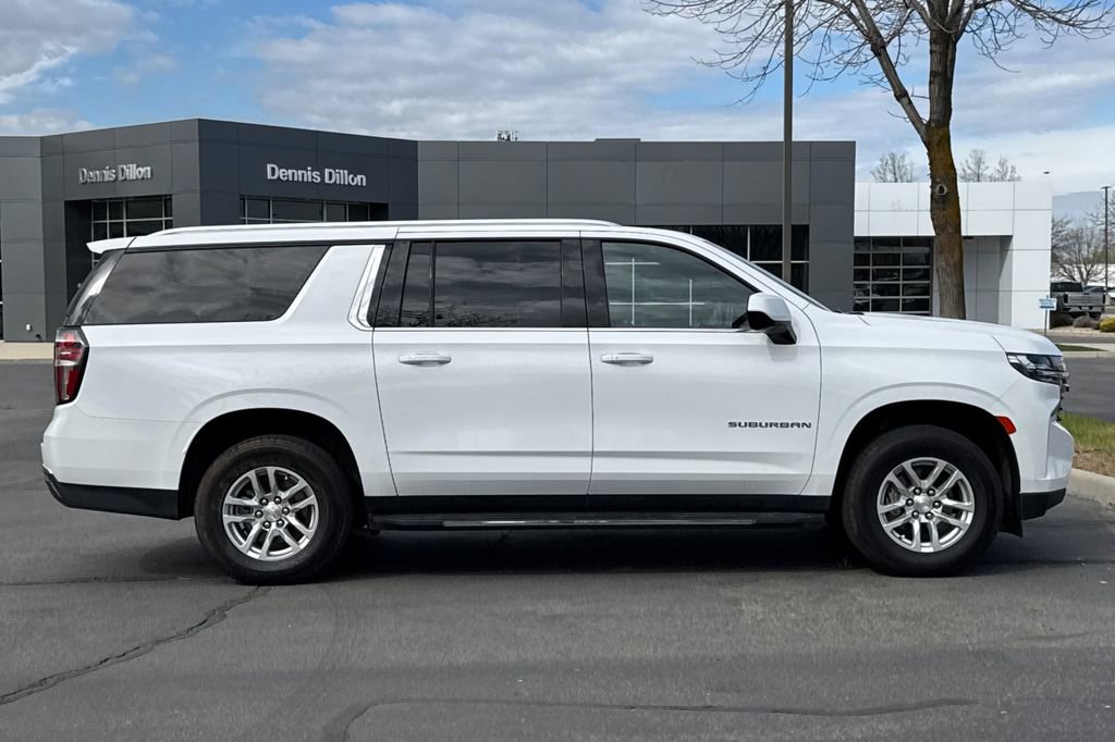 Used 2024 Chevrolet Suburban LT AWD/4WD image 3