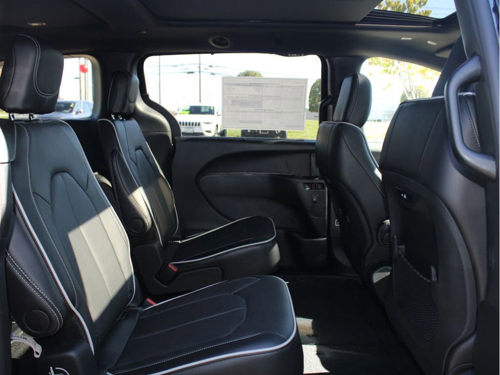 New 2026 Chrysler Pacifica Limited w/ S Appearance Package image 29