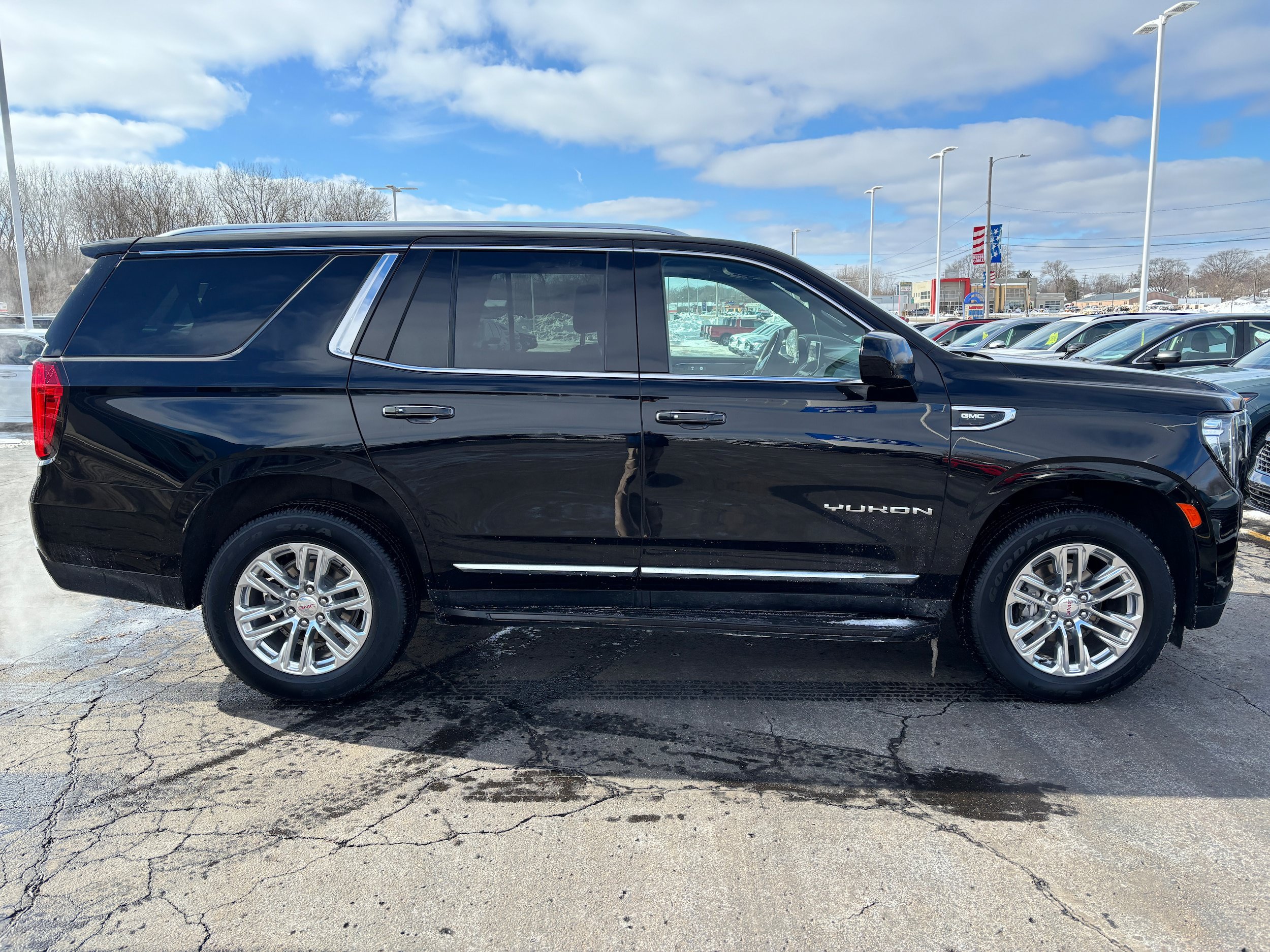Used 2023 GMC Yukon SLT w/ Max Trailering Package AWD/4WD image 5