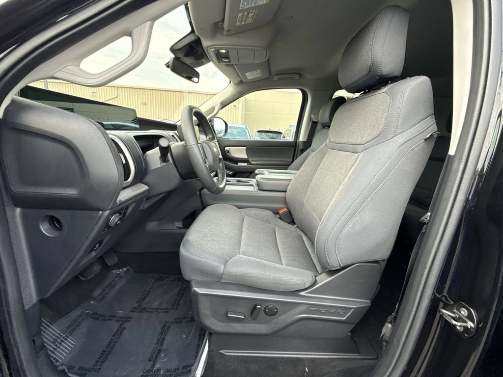 Used 2025 Ford Expedition Active AWD/4WD image 13
