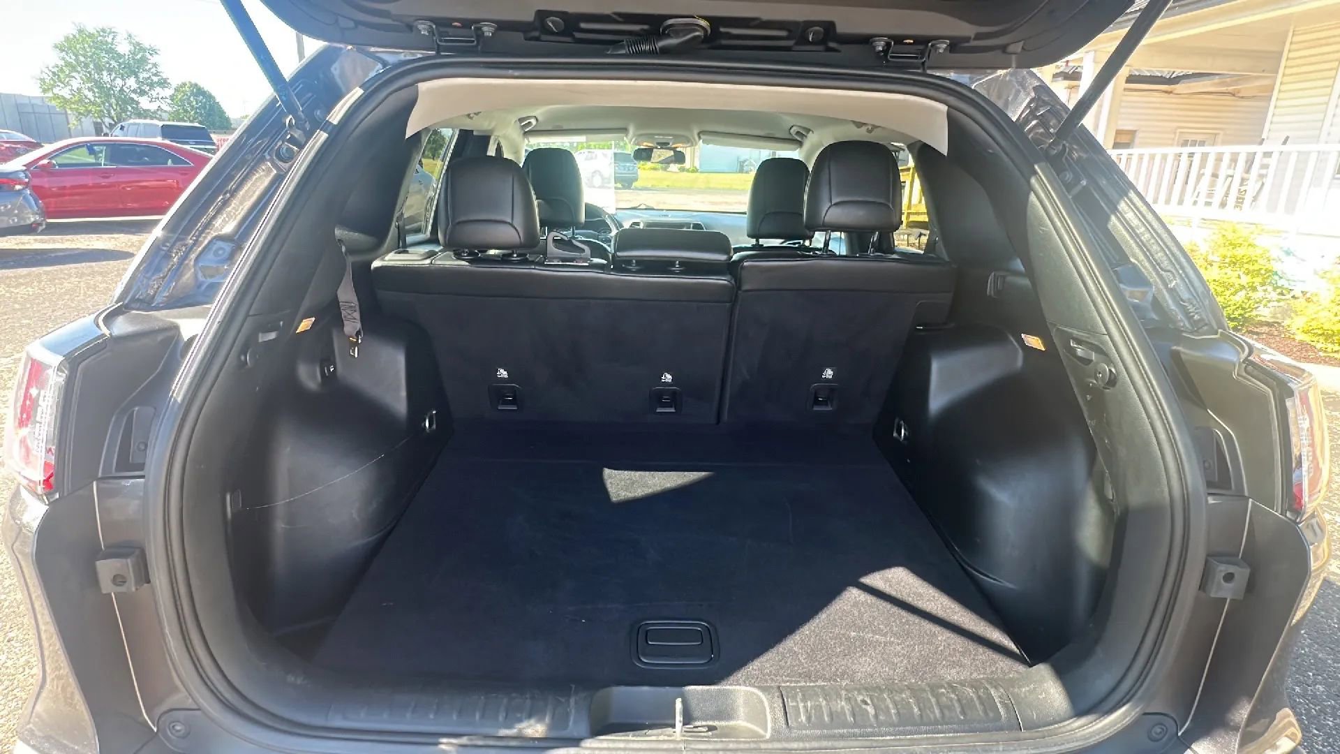 Used 2019 Jeep Cherokee Latitude Plus w/ Cold Weather Group AWD/4WD image 20