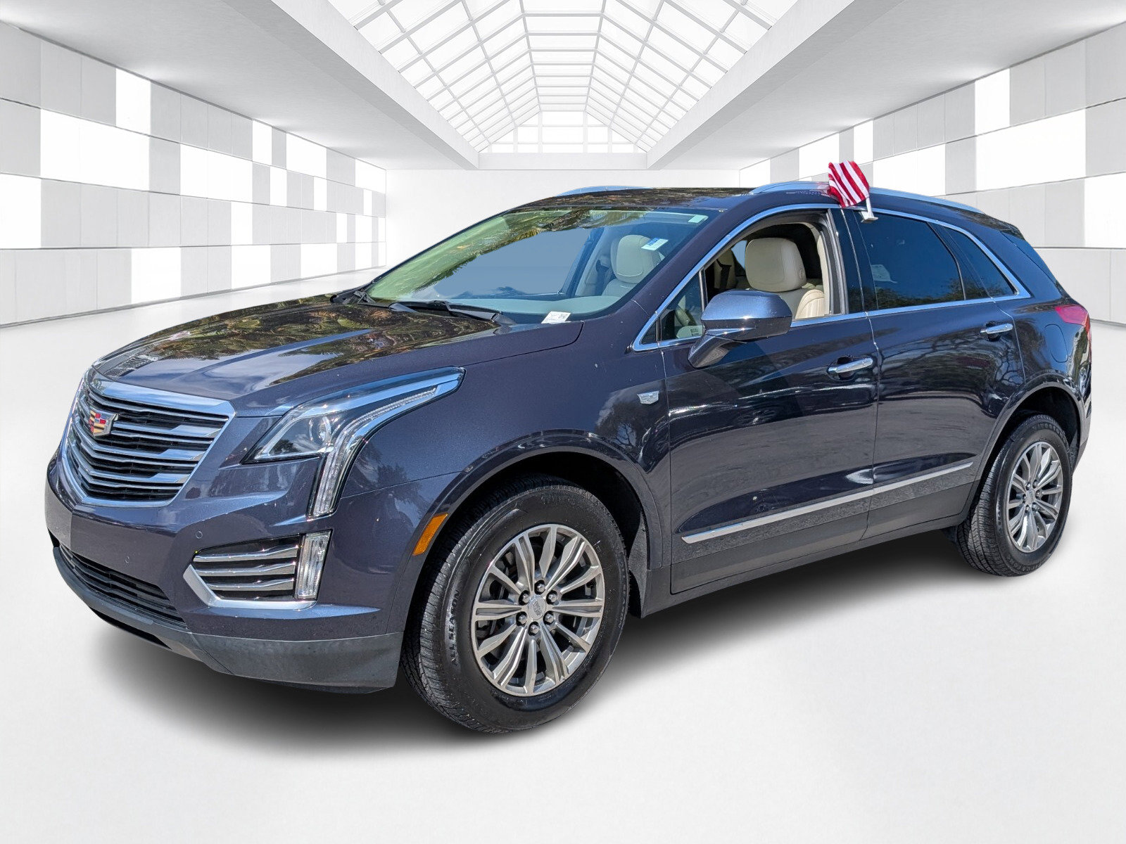 Used 2018 Cadillac XT5 Luxury image 3