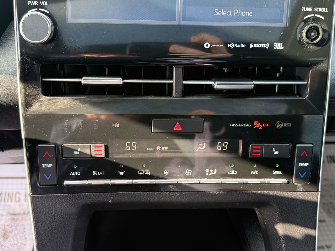 Used 2019 Toyota Avalon XSE image 12