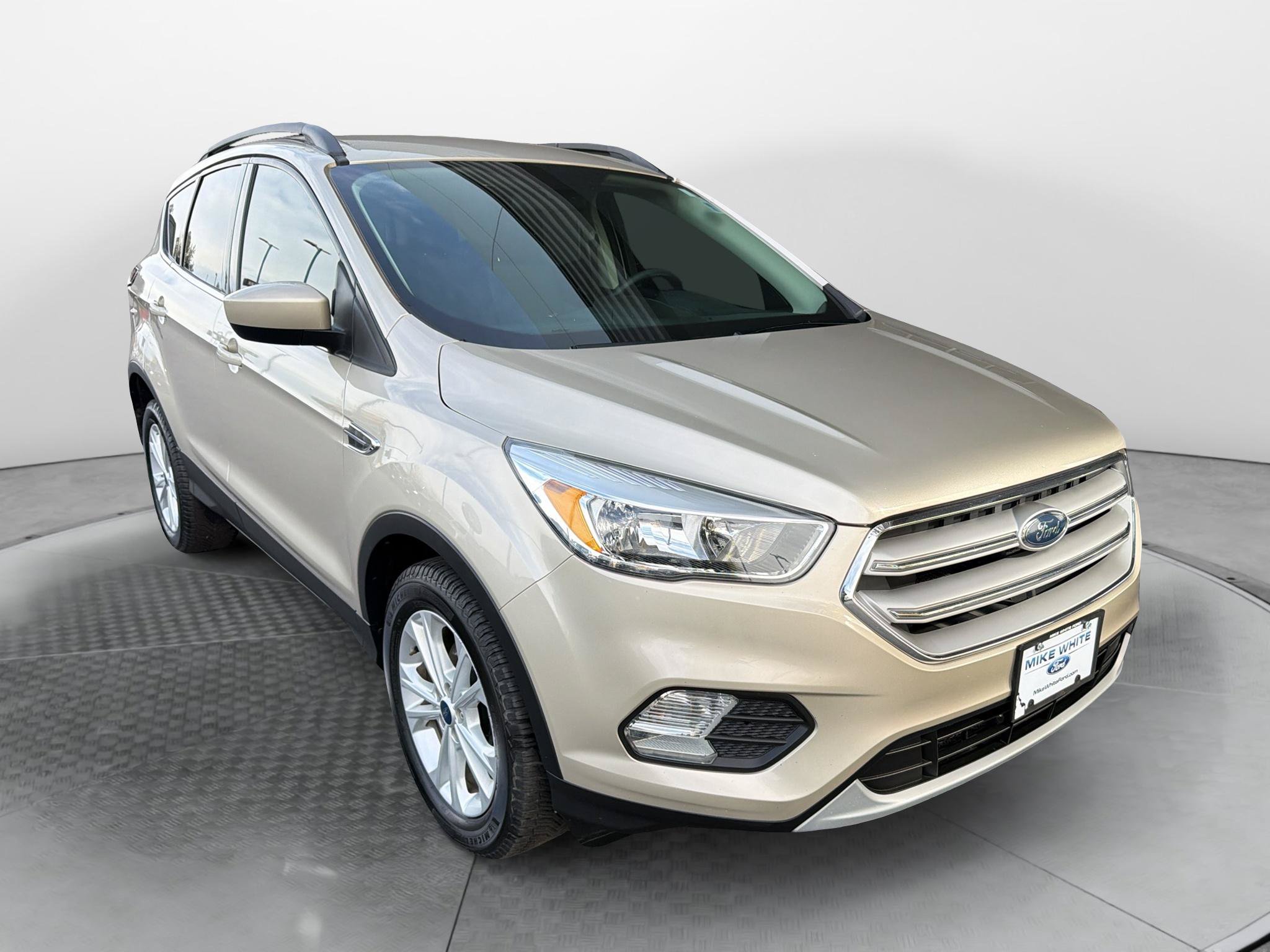 Used 2018 Ford Escape SE FWD image 1
