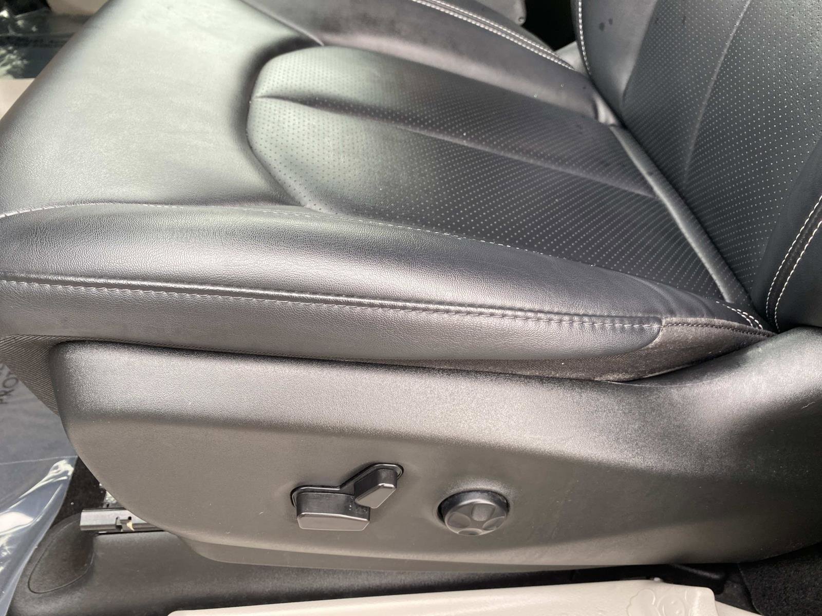 Used 2024 Chrysler Pacifica Touring-L FWD image 23