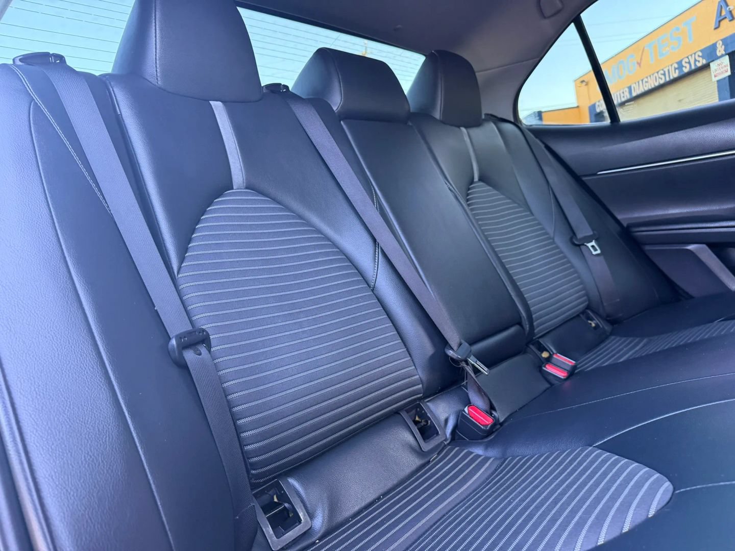 Used 2018 Toyota Camry SE w/ Moonroof Package FWD image 18