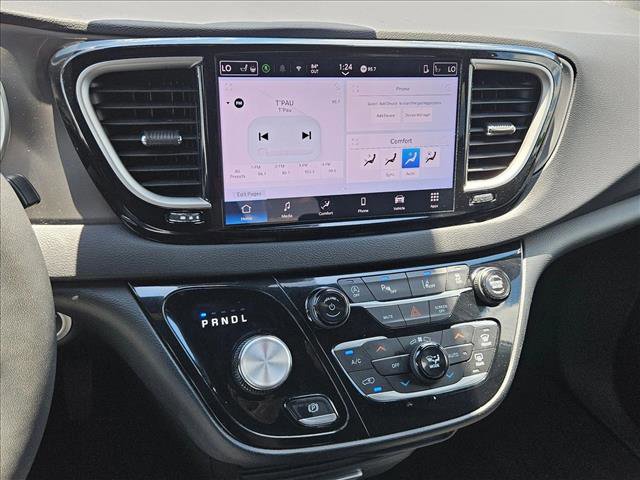 Used 2025 Chrysler Pacifica Select FWD image 13