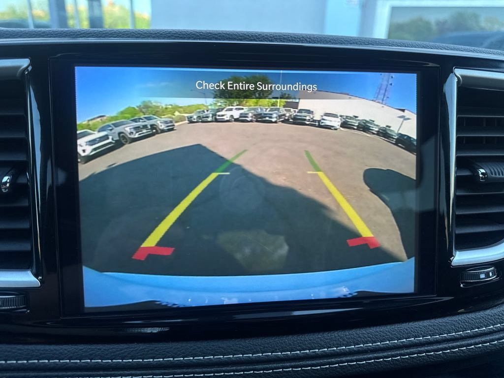 Used 2024 Chrysler Pacifica Touring FWD image 18