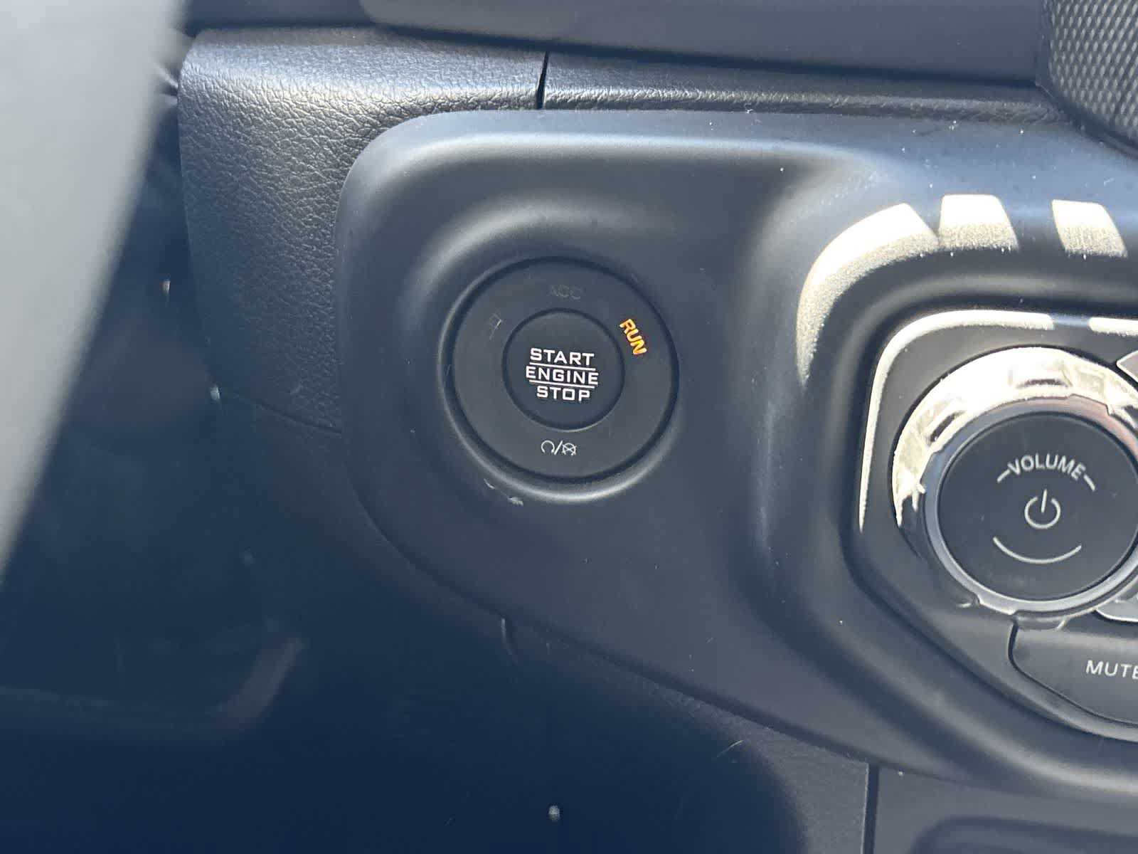 Certified 2023 Jeep Wrangler Unlimited AWD/4WD image 17