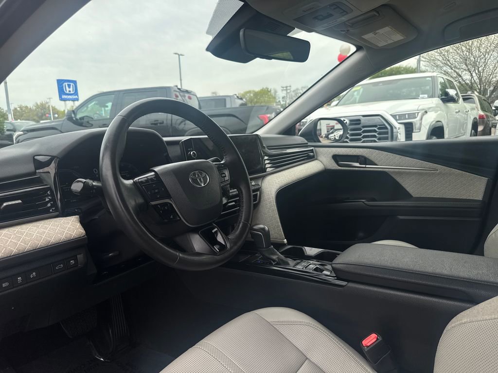 Used 2025 Toyota Camry XLE AWD/4WD image 13