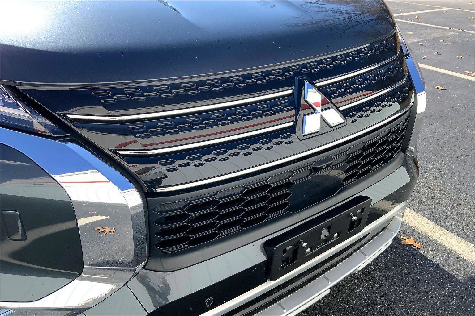 Used 2024 Mitsubishi Outlander SE image 30