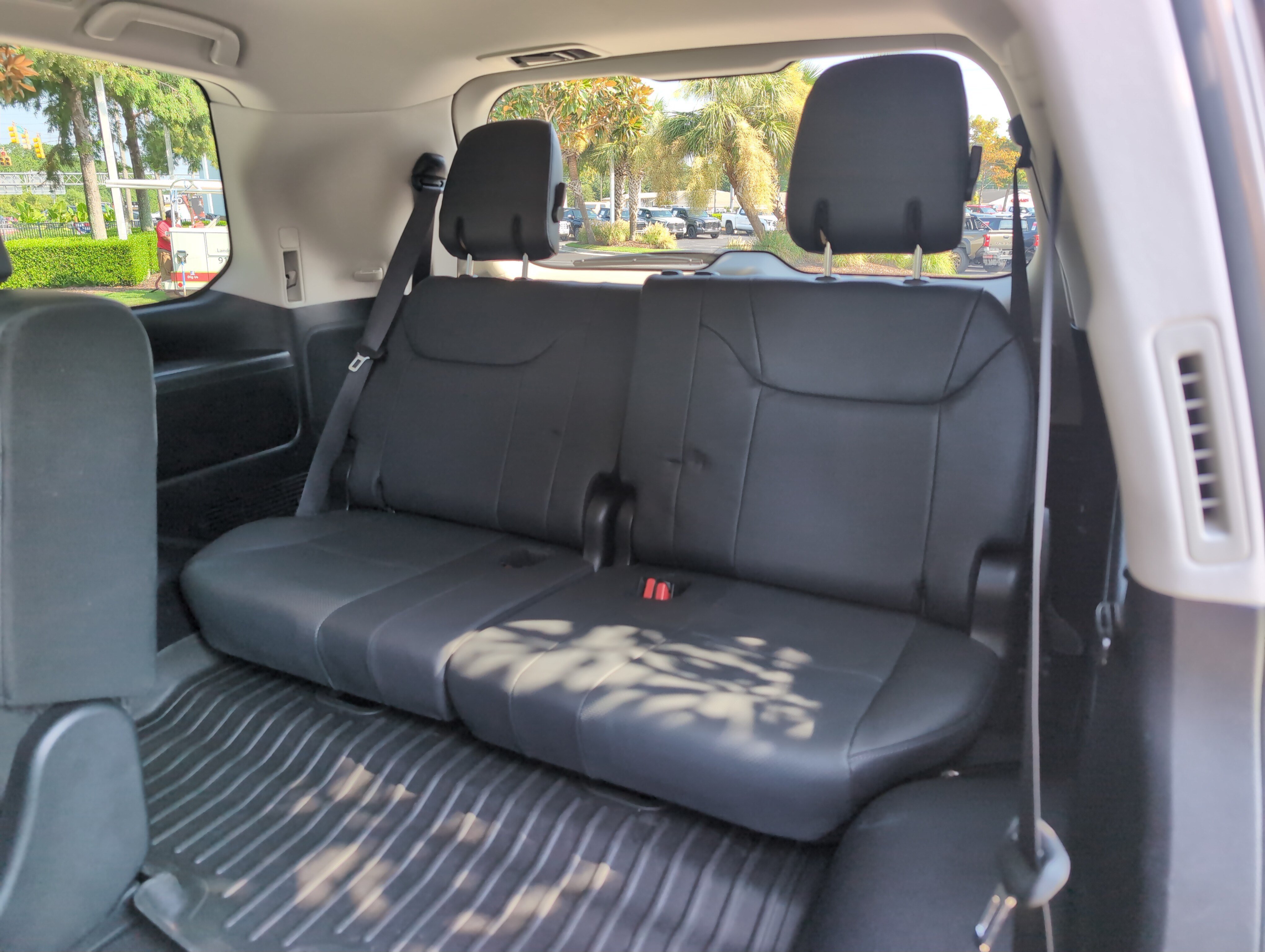 Certified 2020 Lexus LX 570 4WD w/ Luxury Package image 32