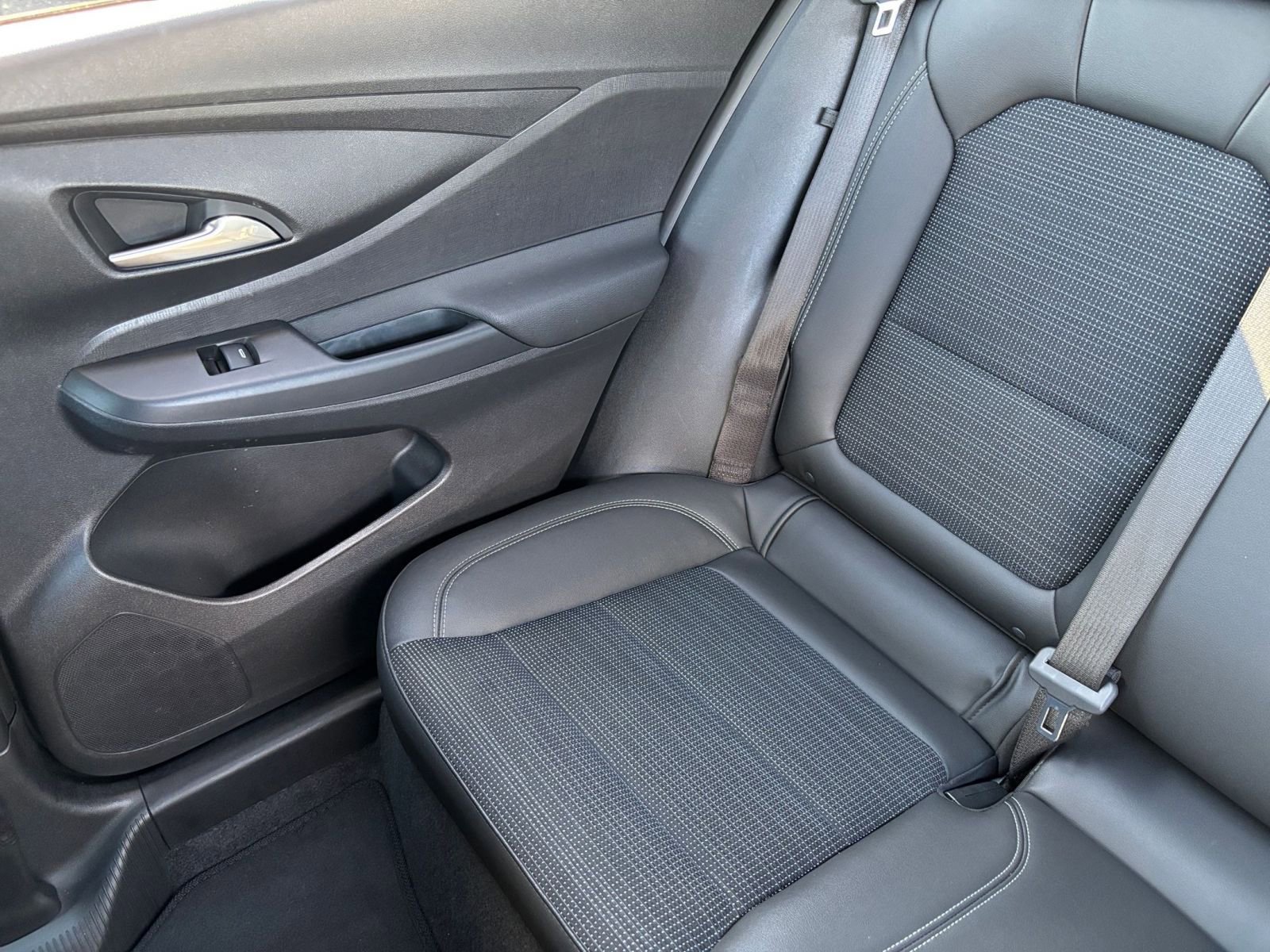 Used 2025 Buick Envista Preferred FWD image 38