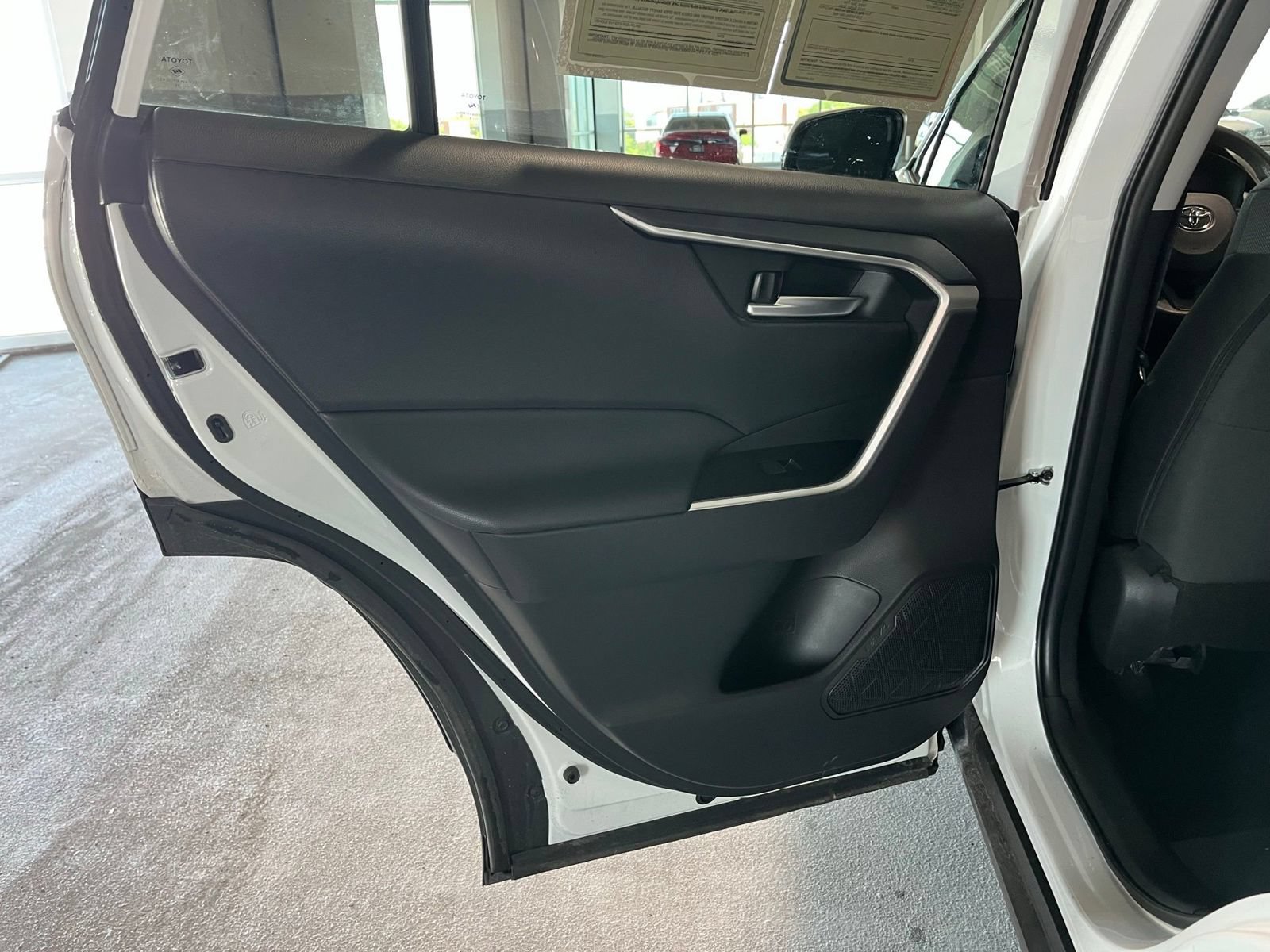 Used 2025 Toyota RAV4 XLE AWD/4WD image 33