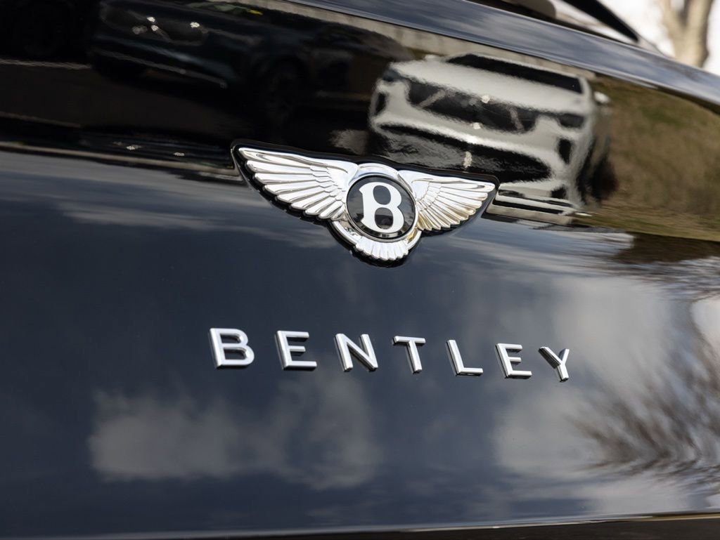 Used 2025 Bentley Bentayga V8 image 68