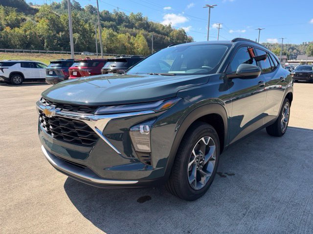New 2026 Chevrolet Trax LT w/ LT Convenience Package FWD image 3