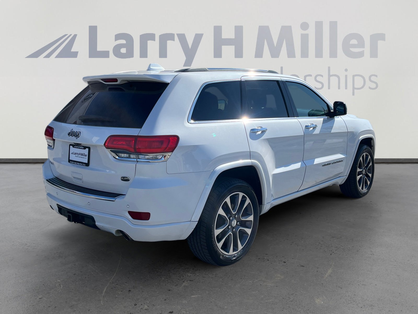Used 2018 Jeep Grand Cherokee Overland image 5