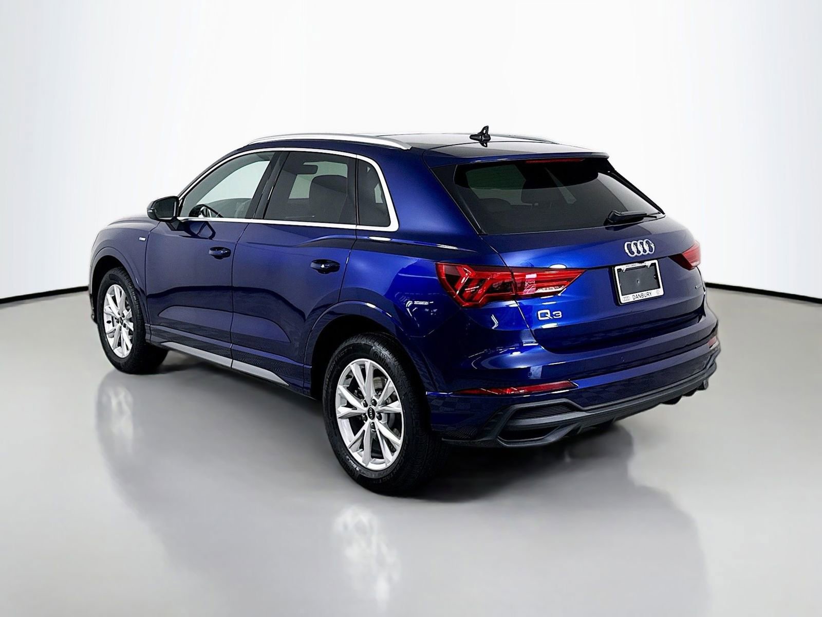 Certified 2025 Audi Q3 2.0T Premium Plus w/ Premium Plus Package image 3