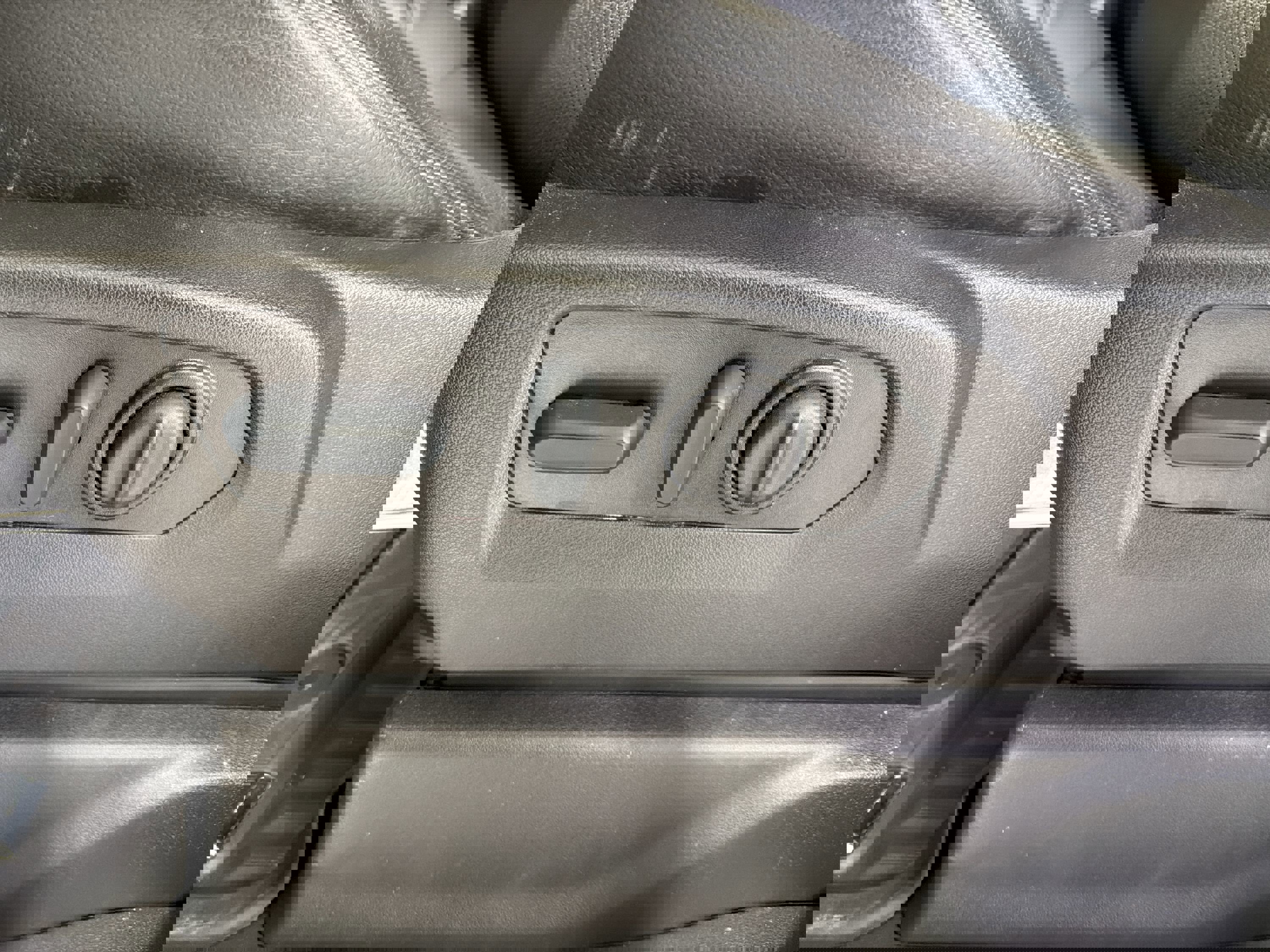 Used 2022 GMC Sierra 2500 Denali w/ Denali Black Diamond Edition image 11