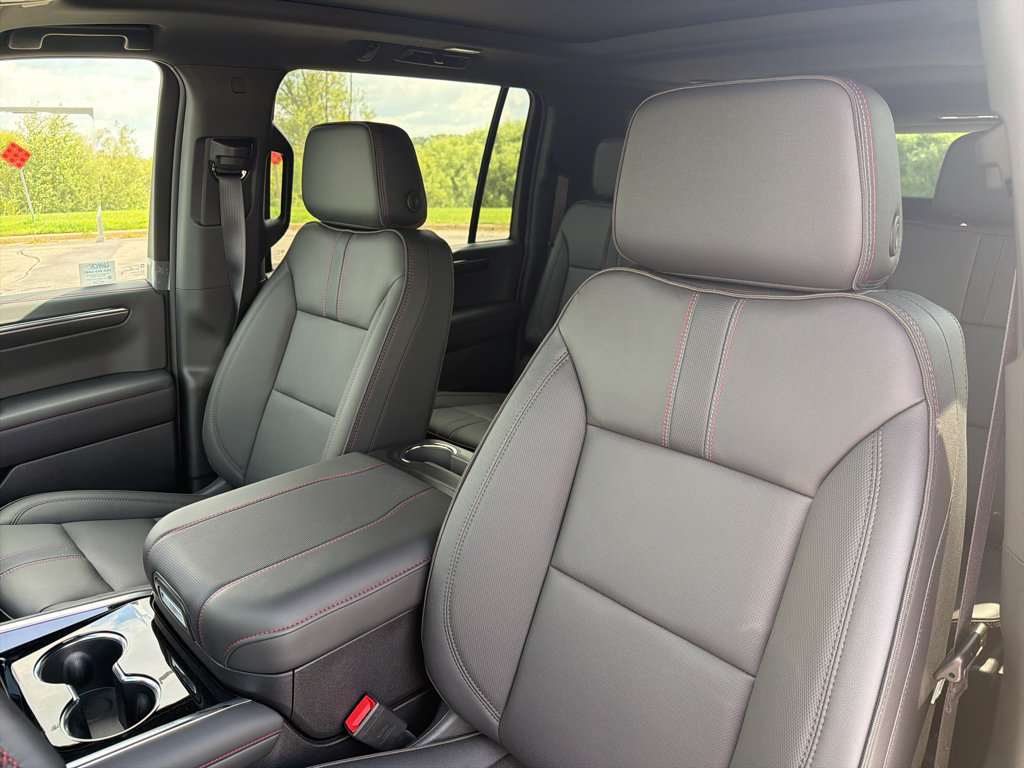 New 2026 Chevrolet Suburban RST w/ RST Capability Package AWD/4WD image 18