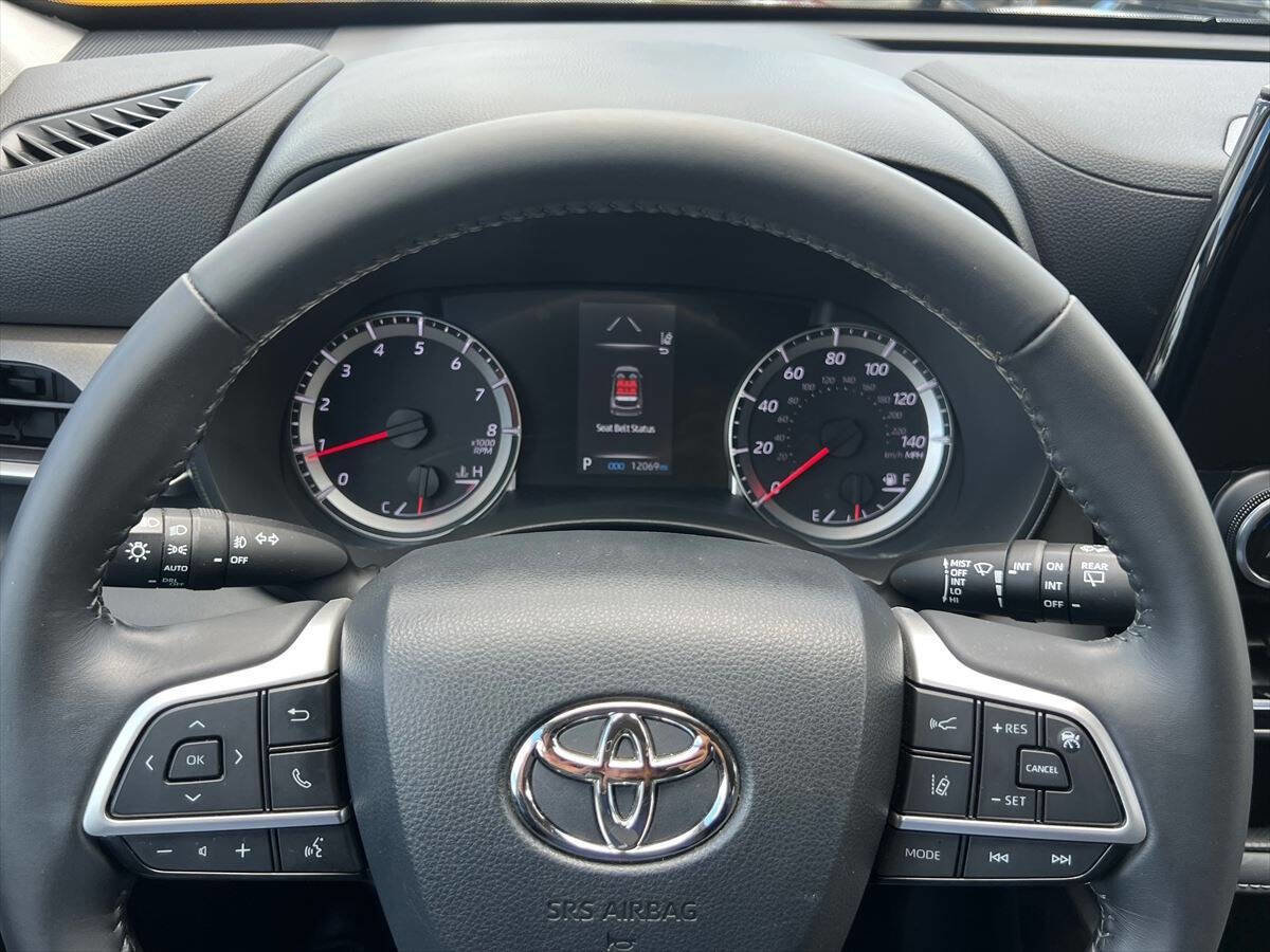 Used 2022 Toyota Highlander LE image 12