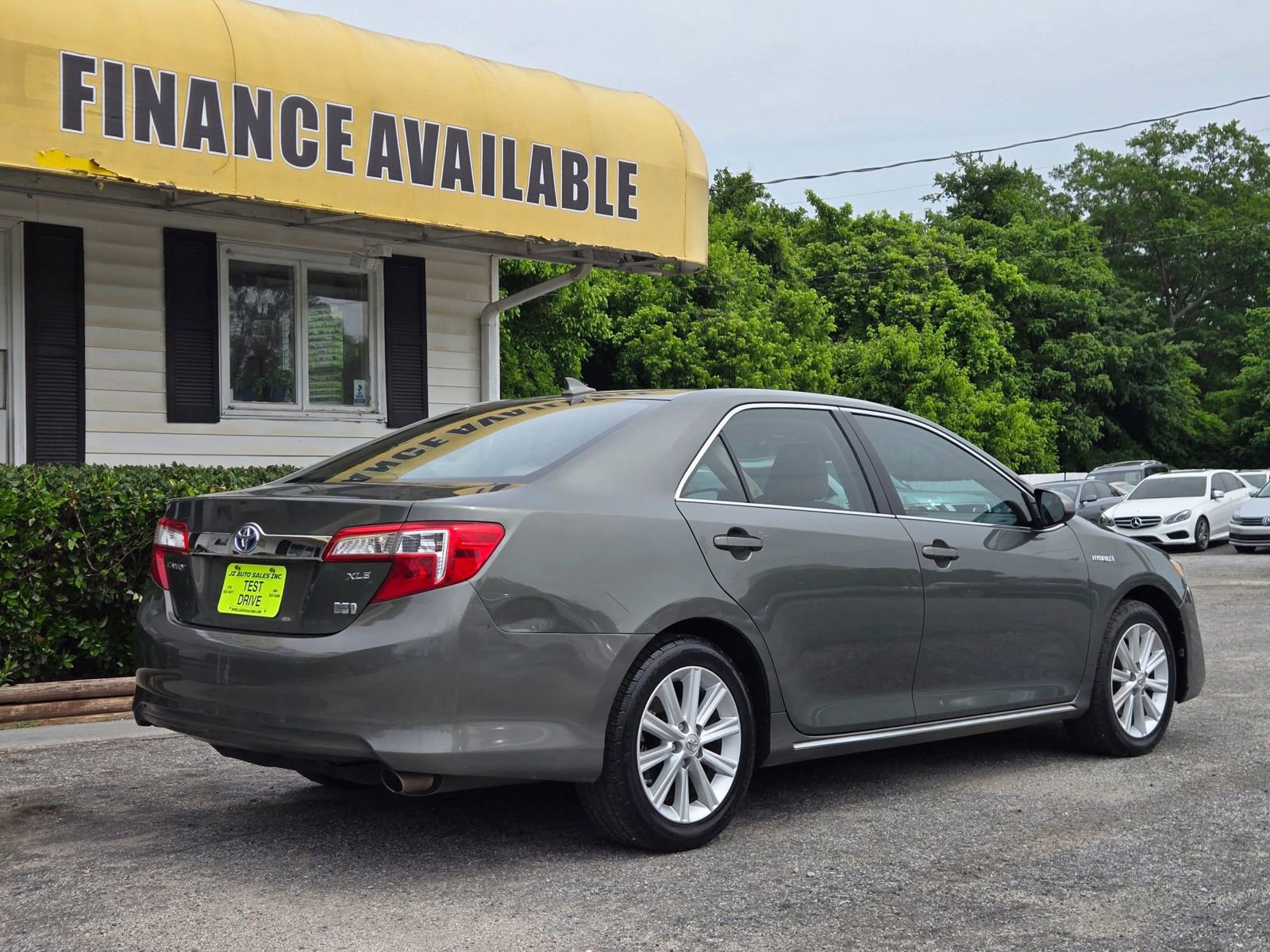 Used 2012 Toyota Camry XLE w/ Leather Pkg FWD image 3