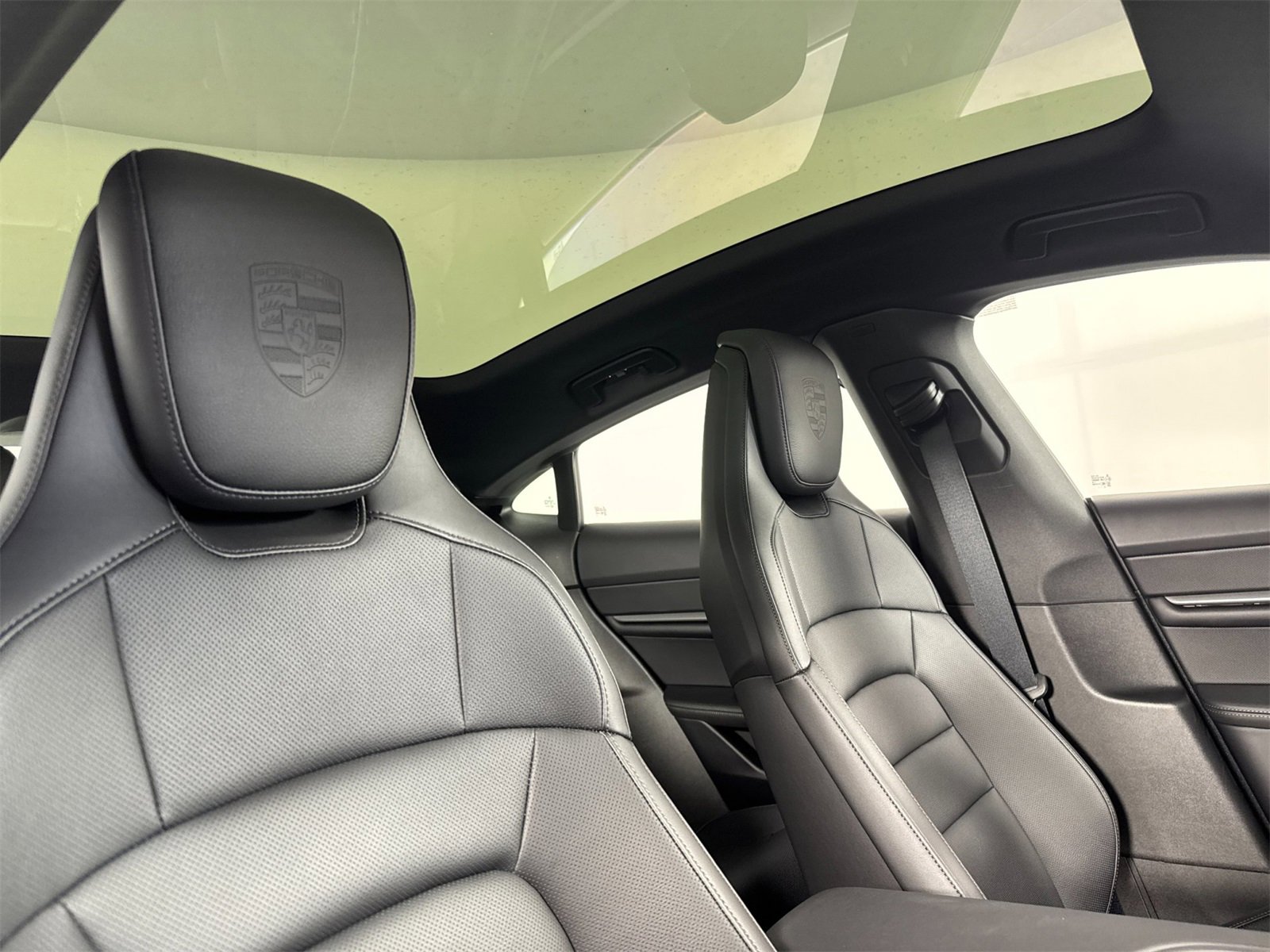 Used 2025 Porsche Taycan image 17
