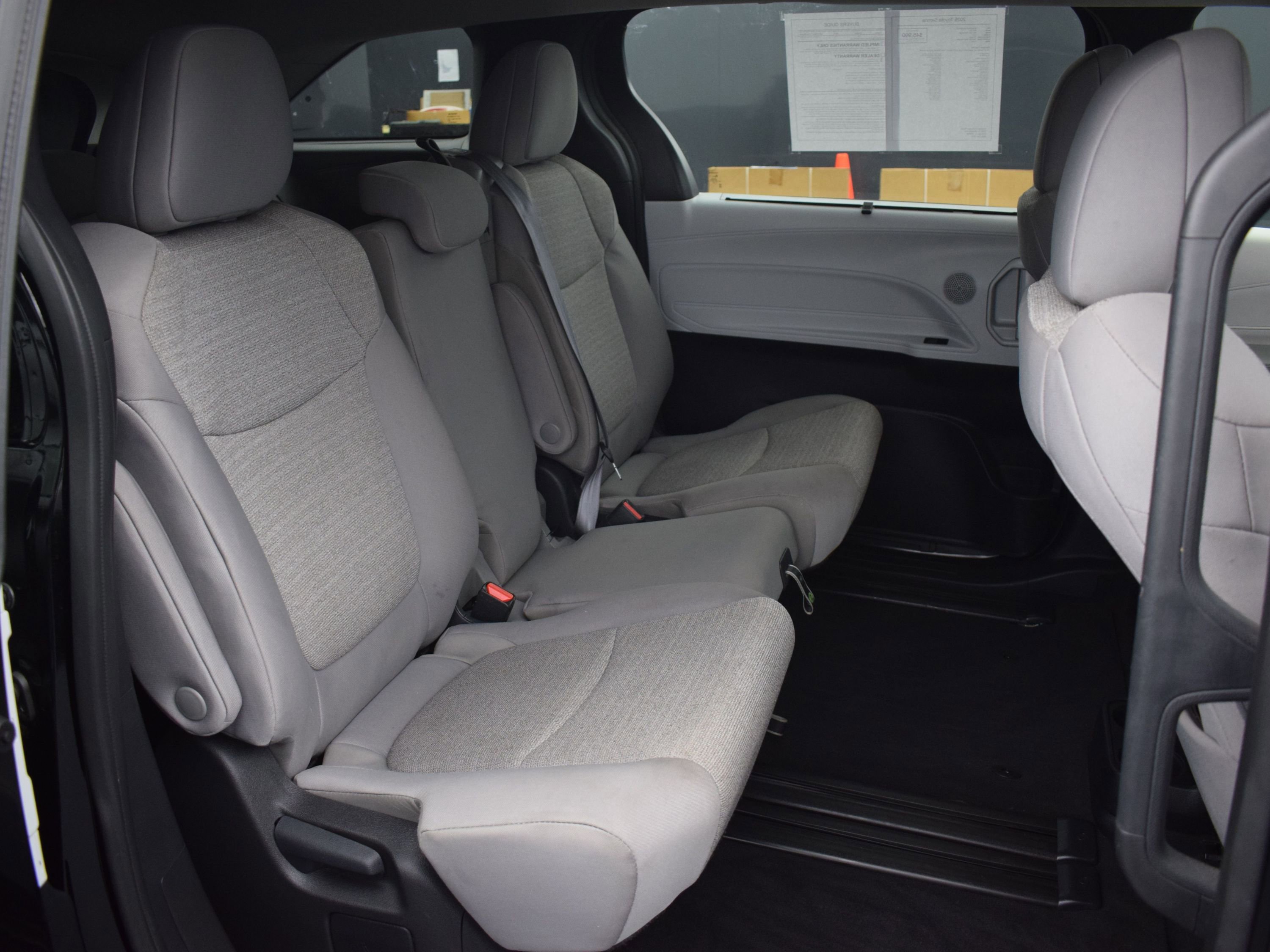 Used 2025 Toyota Sienna LE image 11