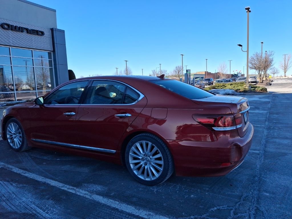 Used 2013 Lexus LS 460 AWD w/ Comfort Pkg image 2