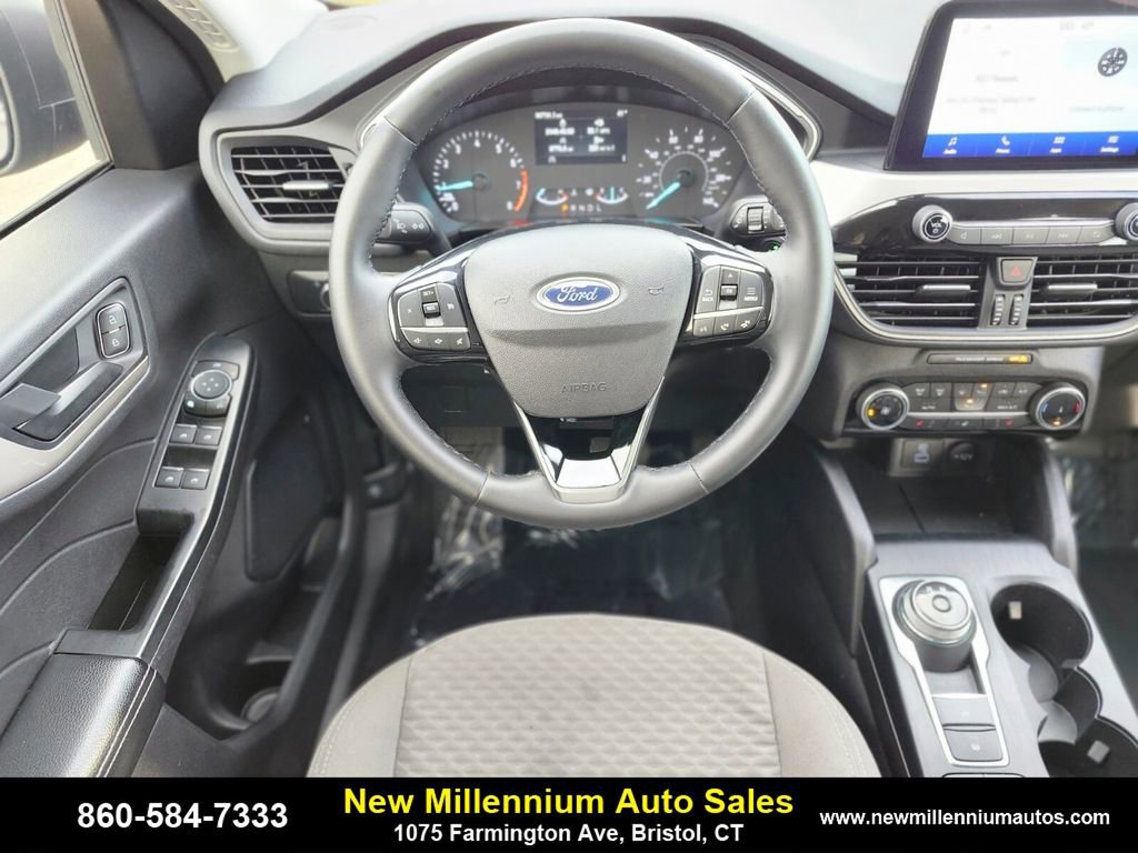 Used 2022 Ford Escape SE w/ Cold Weather Package image 13