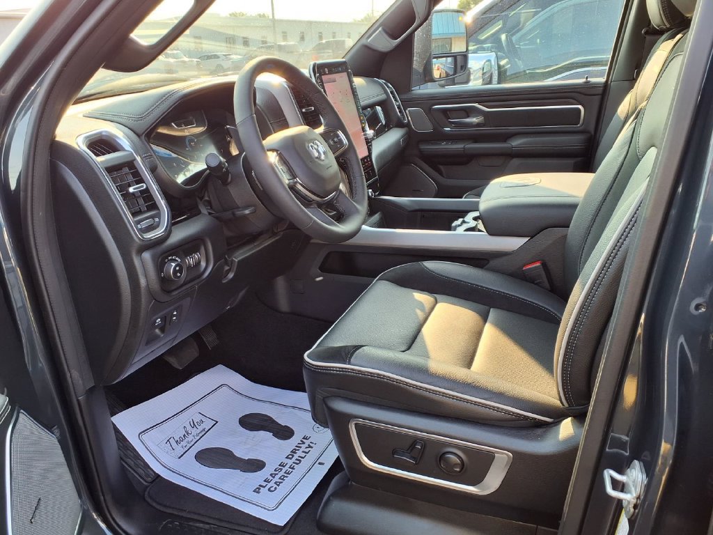 Used 2026 RAM 1500 Laramie AWD/4WD image 15