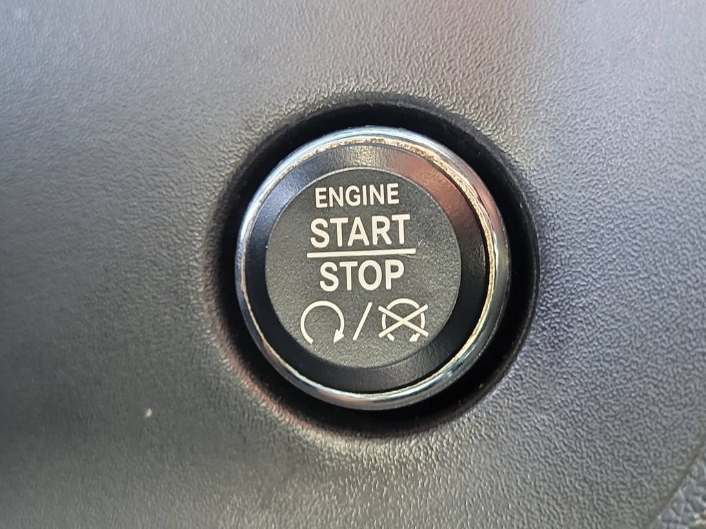 Used 2014 Dodge Challenger R/T RWD image 23
