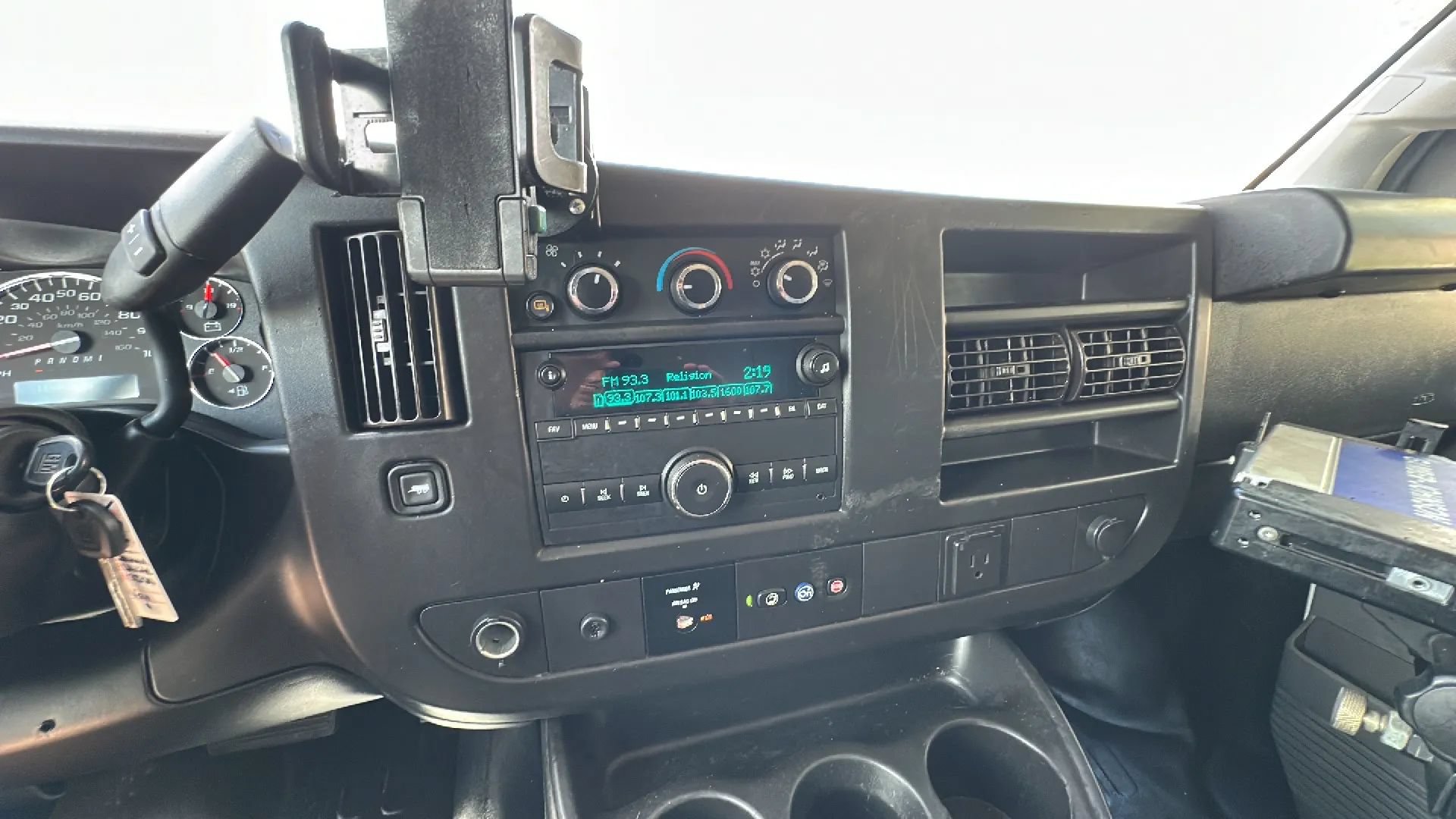 Used 2022 GMC Savana 2500 RWD image 13
