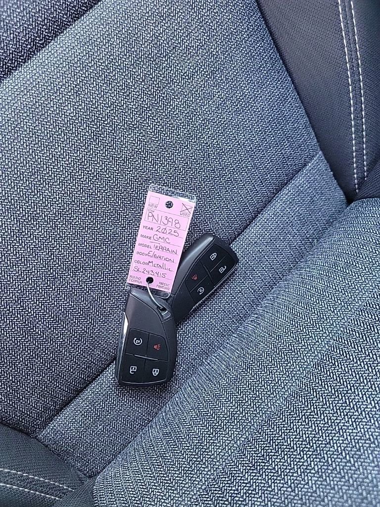 Used 2025 GMC Terrain Elevation w/ Technology Package II image 19