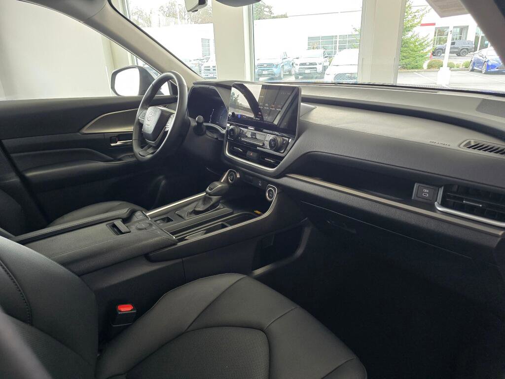Used 2025 Toyota Grand Highlander AWD image 47