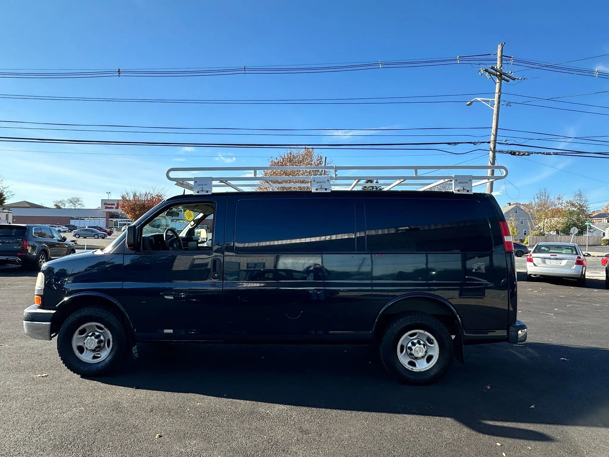 Used 2011 Chevrolet Express 2500 w/ Power Package image 3