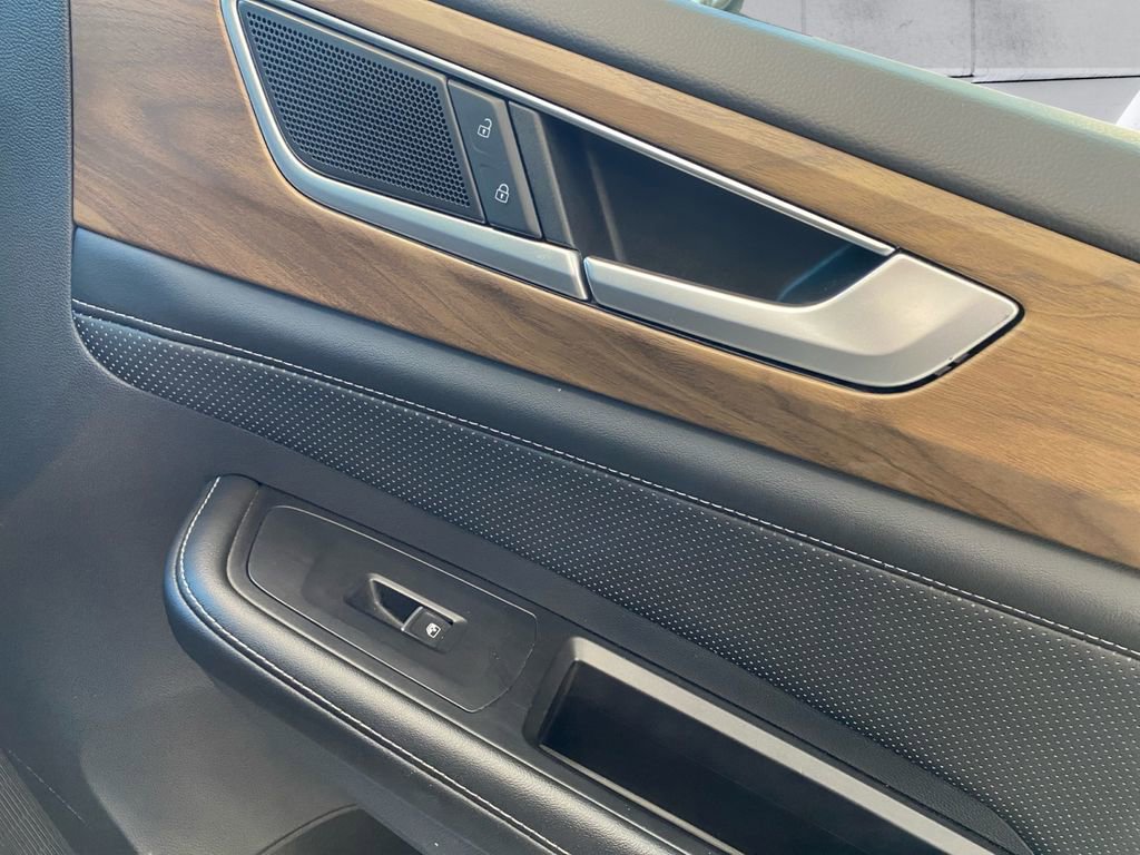 Used 2024 Volkswagen Atlas SE image 15