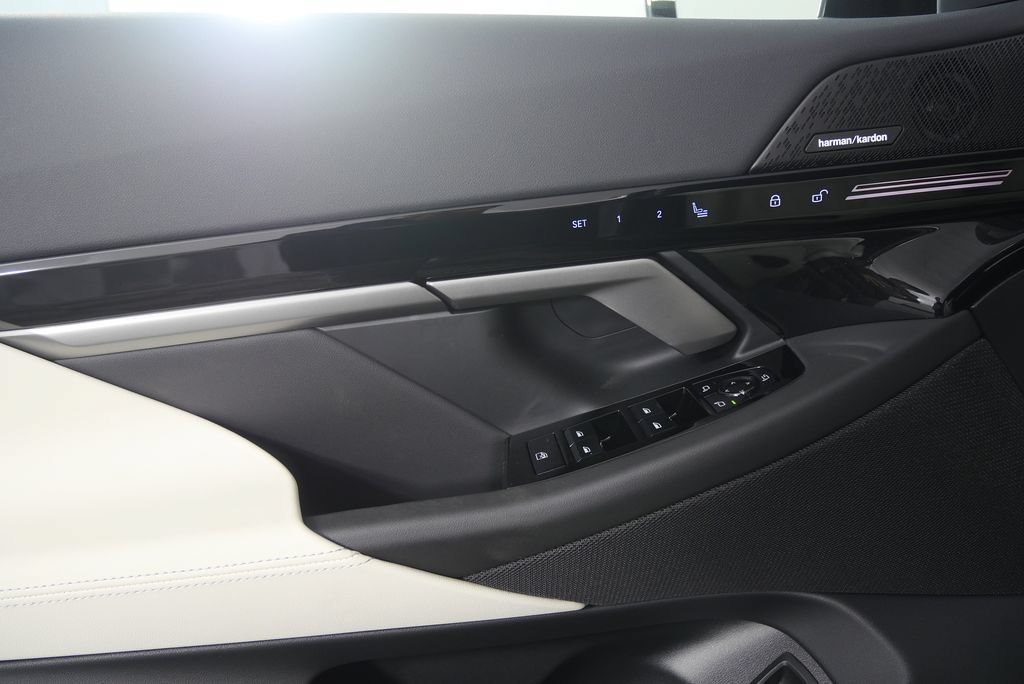 Used 2026 BMW 530i RWD image 9