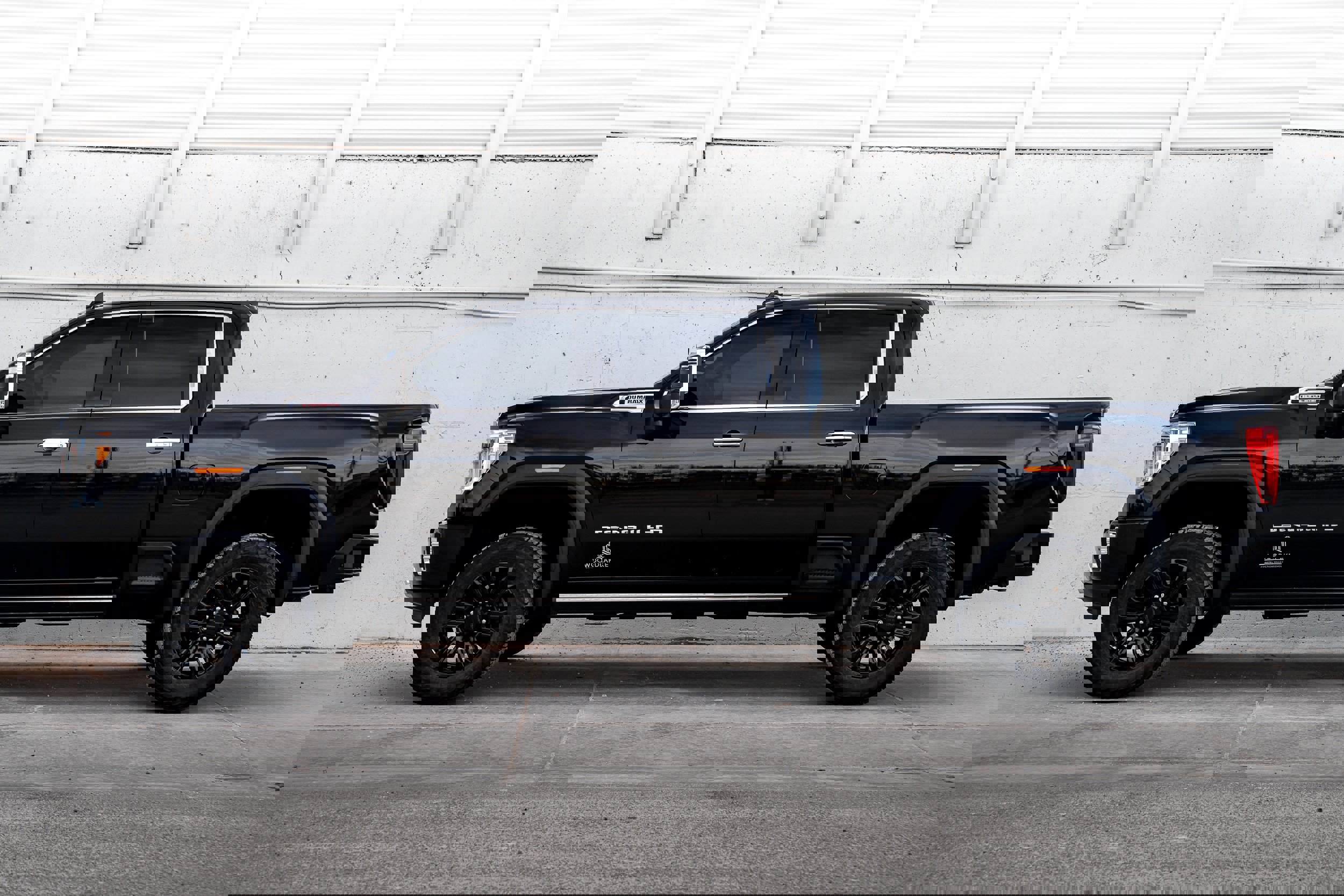 Used 2021 GMC Sierra 3500 Denali w/ Denali Ultimate Package image 2