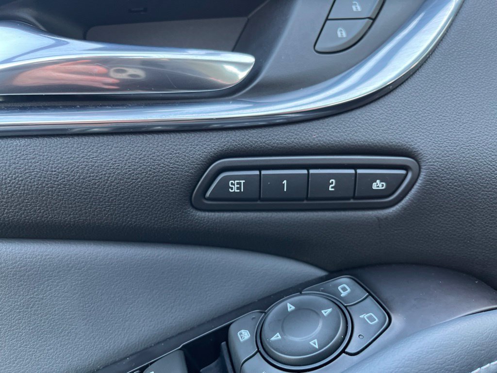 Used 2018 Buick Enclave Premium FWD image 12